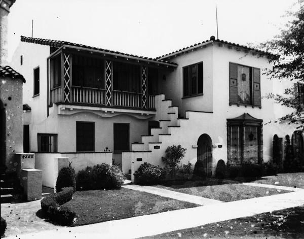 We love LA’s Leimert Park neighborhood from its rich cultural history to its Vision Theater. It inspired us to create our hoodies and sweatshirts.