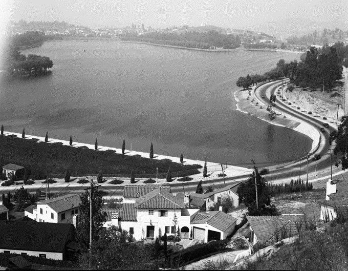 We love the Silverlake neighborhood in Los Angeles from its reservoir to its architecture. It inspired us to create our hoodies and sweatshirts.